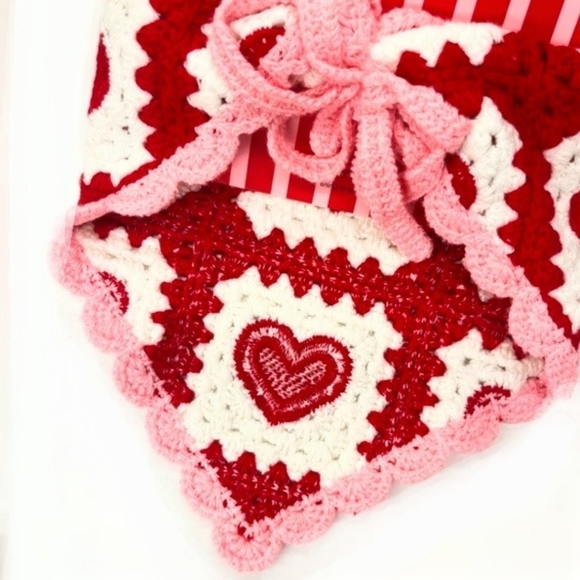 Piper K HEART VALENTINE Crochet Head Band Scarf Triangle Bandana 🤍🩷❤️ - Picture 3 of 8